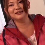 ひまわり畑から飛び出してきた明るい笑顔のぽっちゃり熟女を少しだけ！とナンパしてホテルに誘いなし崩しの嵌め撮りSEX！