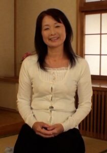 初めて見たAVの興奮と感激が忘れられず自分もこんなに他人を興奮させられるAVに出てみたい！と応募してきた黒髪五十路熟女の初撮り破廉恥SEX！