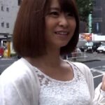 インタビューに応えてくれると色んな特典がありますよ～甘い言葉についてくる服の上からでもわかる巨乳奥さんは強引にオッパイを揉まれ感じ無抵抗で股間を濡らす！