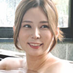 友達の母親達と比べても若々しくきれいな母。淡い恋心を抱く愚息の一途な思いに口だけよと言いつつも一線を越えてしまう禁断の肉欲性交！