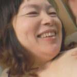 若い男のチ◯ポを夢中で貪る、もち肌巨乳熟女