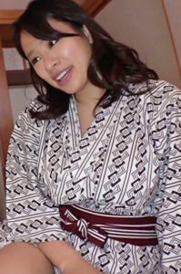 旦那の横で爆乳奥さんをマッサージ→ハメ倒す！