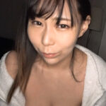 寝静まる美人巨乳の姉を○○する弟 ゆりあ