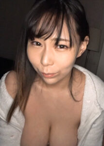 寝静まる美人巨乳の姉を○○する弟 ゆりあ