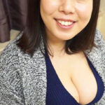 デカすぎる･･････。爆乳むちむち人妻さんがこっそり不倫。