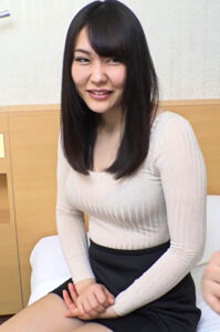デカパイをぶるぶる揺らして感じまくるスケベな若い人妻さん