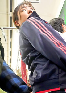 巨乳少女羞恥電車 発育した胸を変態性癖で汚しまくれ! 推定Kカップ 玩具イカセ肉感娘