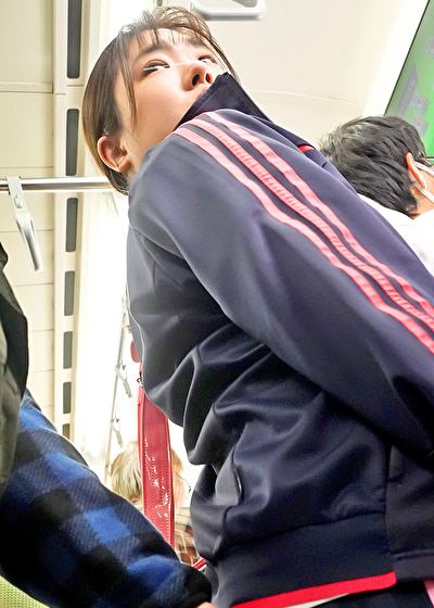 巨乳少女羞恥電車 発育した胸を変態性癖で汚しまくれ! 推定Kカップ 玩具イカセ肉感娘
